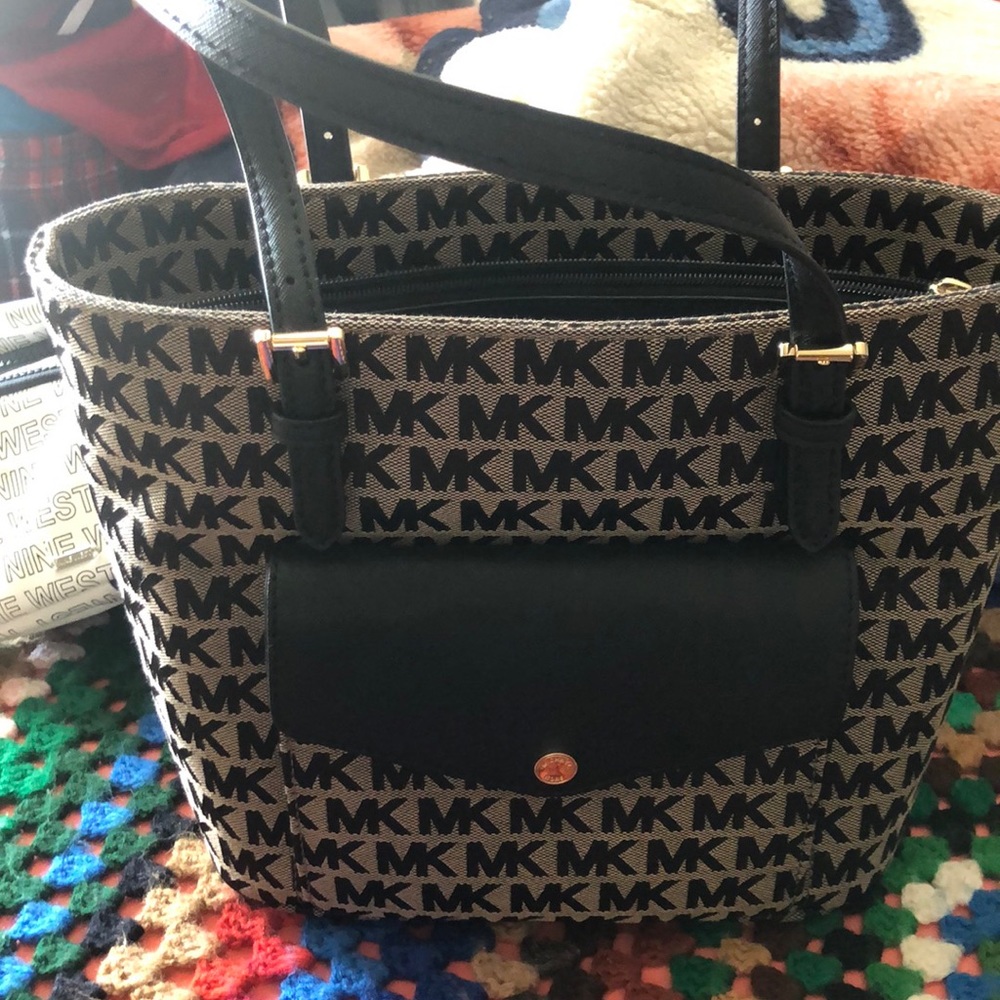 Fannypack - Picture 5 of 6
